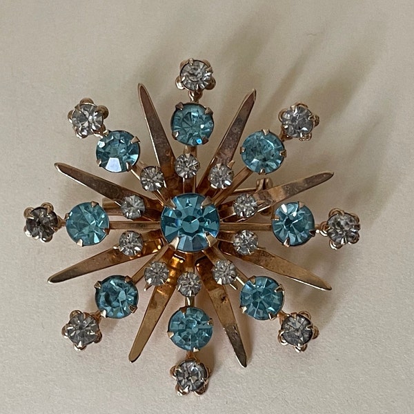 Broche Coro non marquée en strass bleu clair