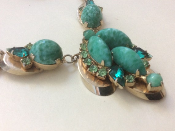 High dome peking glass, green rhinestone necklace… - image 4