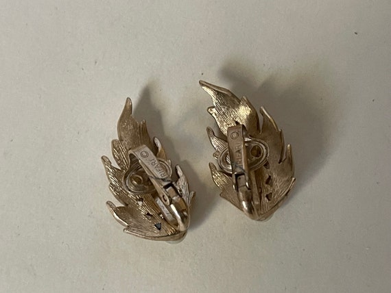 Trifari faux pearl, rhinestone leaf clip-on  earr… - image 4