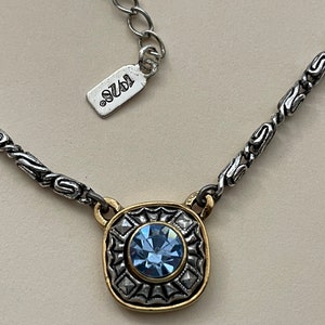 Collar colgante bañado en oro y plata con diamantes de imitación azules de 1928