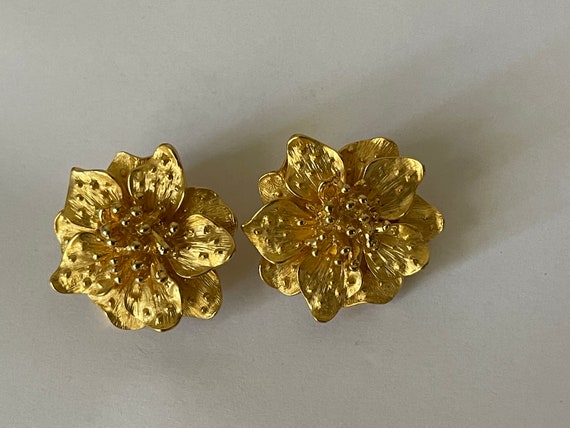 KJL Kenneth Jay Lane Satin Gold, matte gold dogwo… - image 3