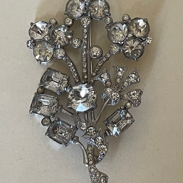 Staret clear rhinestone, pot metal floral, flower bouquet brooch