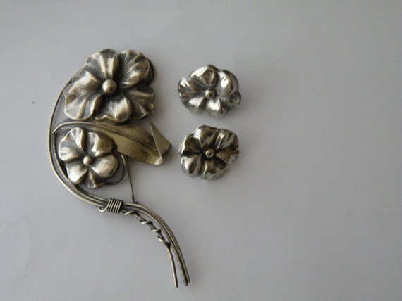 Sterling silver pansy flower brooch, pin, screw-b… - image 2