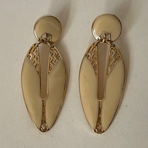 Edgar Berebi cut out design beige enamel stud earrings image 2