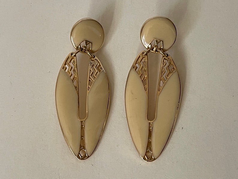Edgar Berebi cut out design beige enamel stud earrings image 2