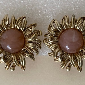 Oscar de la Renta pink glass  cabochon flower clip-on earrings