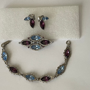 1928 unmarkiertes blau, lila Strassarmband, Brosche, Ohrstecker