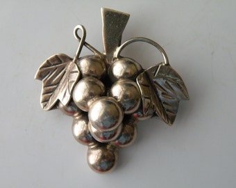Mexican Sterling  Silver Grape brooch pin pendant. Taxco