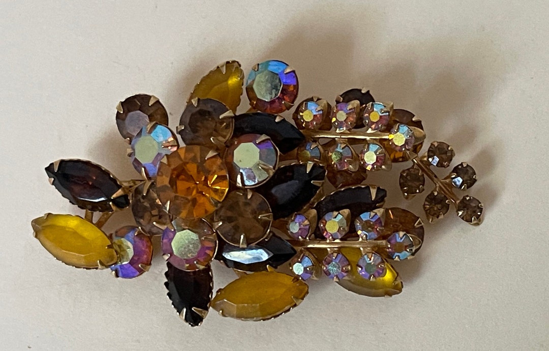 Judy Lee Unmarked Topaz Rhinestone, Aurora Borealis, Frosted