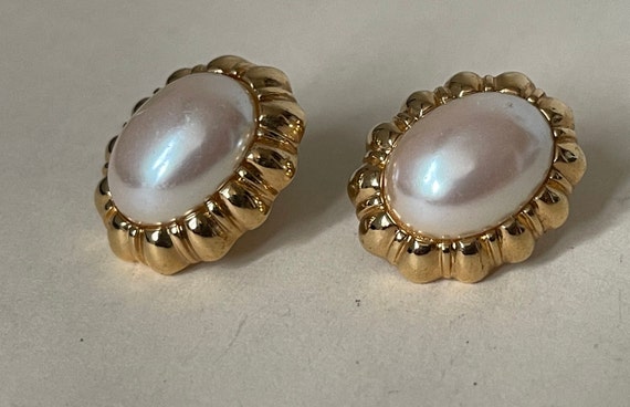 Monet faux pearl oval  stud earrings - image 2