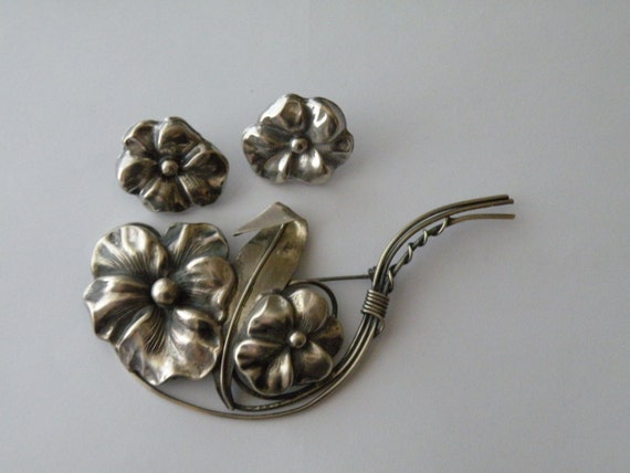 Sterling silver pansy flower brooch, pin, screw-back earrings.  Set.