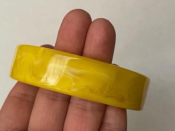 Yellow, marbled pattern bangle plastic bracelet - image 5