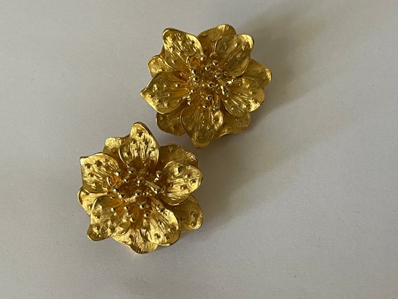 KJL Kenneth Jay Lane Satin Gold, matte gold dogwo… - image 2