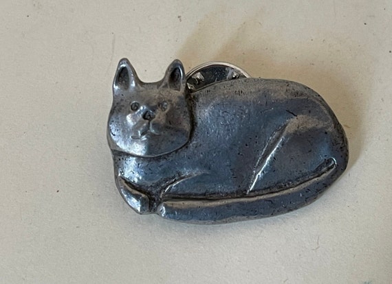Barker pewter cat pin 1996 - image 1