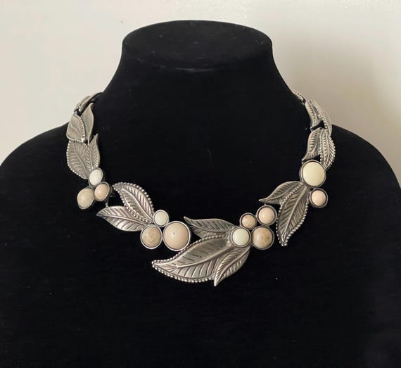 Dauplaise silver tone  leaf statement necklace - image 2