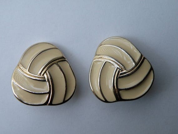 Trifari enamel, gold plated metal clip on earring… - image 1
