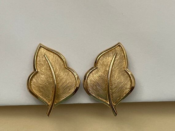 Trifari leaf hotsell clip on earrings