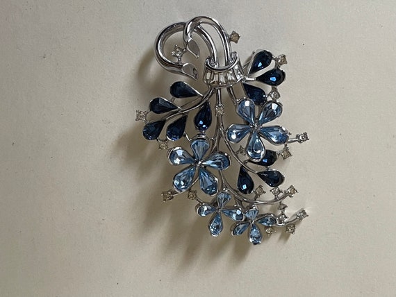 Trifari navy blue, blue, clear rhinestone flower … - image 4