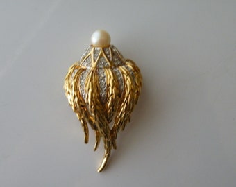 D' Orlan rhinestone faux pearl gold plated flower brooch pin