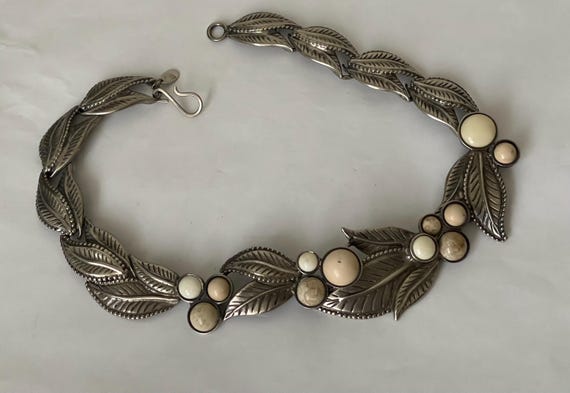 Dauplaise silver tone  leaf statement necklace - image 3