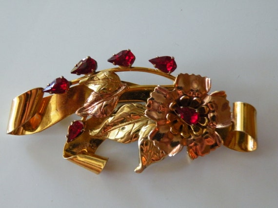 Flower brooch. Sterling silver, gold filled, rhin… - image 1