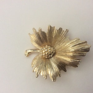 Monet gold plated leaf brooch, pin 2. image 1