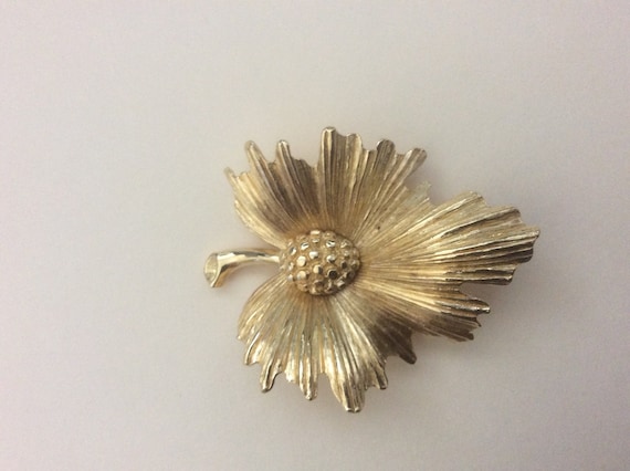 Monet gold plated leaf brooch, pin # 2. - image 1