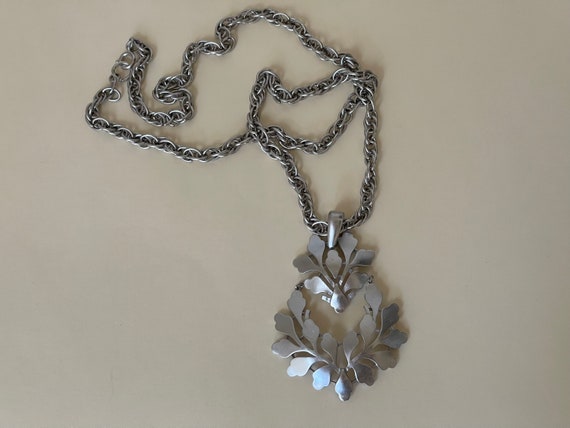 Trifari matte silver, satin silver leaf pendant w… - image 4