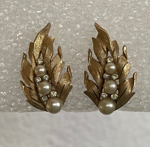 Trifari faux pearl, rhinestone leaf clip-on  earr… - image 1