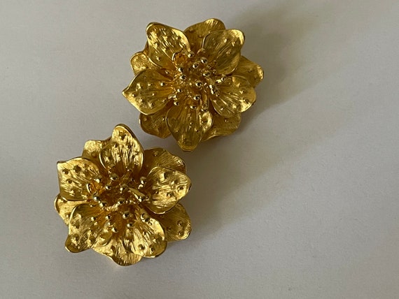 KJL Kenneth Jay Lane Satin Gold, matte gold dogwo… - image 4