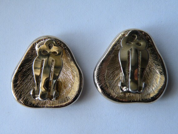 Trifari enamel, gold plated metal clip on earring… - image 5
