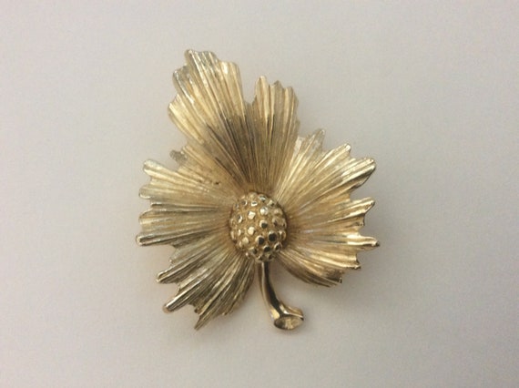 Monet gold plated leaf brooch, pin # 2. - image 2