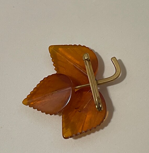 琥珀色の葉形ブローチ・ペンダントトップ 琥珀色の葉形ブローチ・ペンダントトップ 琥珀色の葉形ブローチ