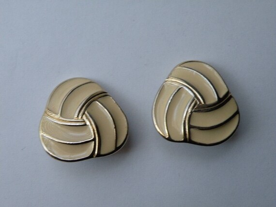 Trifari enamel, gold plated metal clip on earring… - image 4