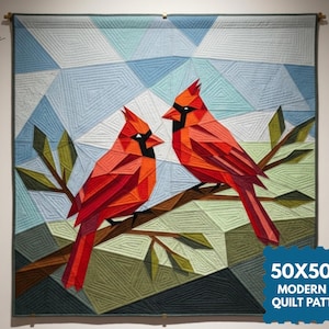 Op de afbeelding: Een vierkante wandquilt met twee rode kardinaalvogels op een bruine tak tegen een geometrische achtergrond van blauwe, witte en groene driehoeken. De quilt toont de tekst 50X50 IN MODERN FPP QUILT PATTERN in de onderste hoek.