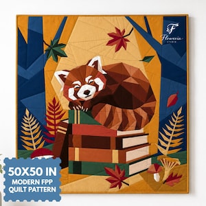 Op de afbeelding: Een geometrisch quiltpatroon met een rode panda die op een stapel boeken slaapt. Het ontwerp bevat herfstbladeren, paddenstoelen en bomen in blauwe, gouden en bruine tinten. De tekst op de afbeelding luidt 50X50 IN MODERN FPP QUILT PATTERN.