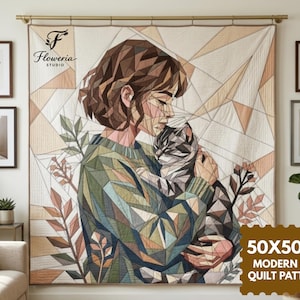 Puede incluir: Un patrón de edredón de 127x127 cm con una ilustración geométrica estilo vidriera de una persona de cabello castaño abrazando a un gato atigrado. El diseño incluye tonos apagados de verde, marrón y crema con el texto Floweria Studio.