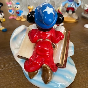 Vintage 1990 Disneyland Sorcerer Mickey Mouse keramisch beeldje, Disney's Fantasia Collectible, Walt Disney World memorabilia afbeelding 4