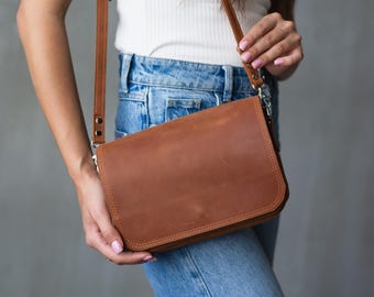 Kleine Umhängetasche aus echtem Leder, Crossbody-Handtasche, minimalistische Schultertasche, jeden Tag tragen Damen Geschenk, leichtes Reise-Accessoire