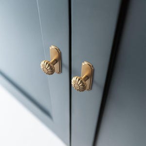 Classic Vintage door knob/Vintage knob backplates /Floral Aged Brass Cabinet Knobs/Drawer Knob/ Dresser Pull Knob Handle/Kitchen Knob image 6