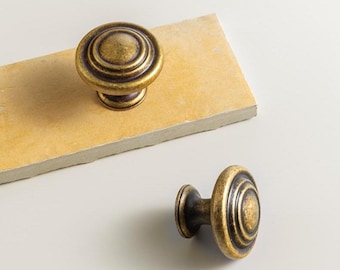 Antyczna gałka do komody z brązu z płytką tylną, okucia meblowe w stylu retro
