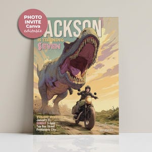 Puede incluir: Invitación de cumpleaños con un dinosaurio y una persona en moto. El texto dice "JACKSON CUMPLE SIETE". Detalles del evento: 23 de enero, domingo 15-17h, Tea Rex Street, Prehistoric City. Estilo vintage.