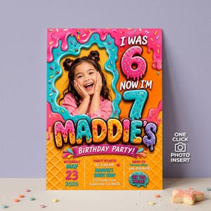 Può includere: Un colorato invito per una festa di compleanno con un inserto fotografico. Il design presenta una bambina, il testo "I was 6, now I'm 7", e "Maddie's Birthday Party!". La data è il 23 maggio 2026, con dettagli della festa e informazioni RSVP.