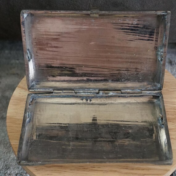 Metal Cigarette Case with Leaf Pattern - image 9