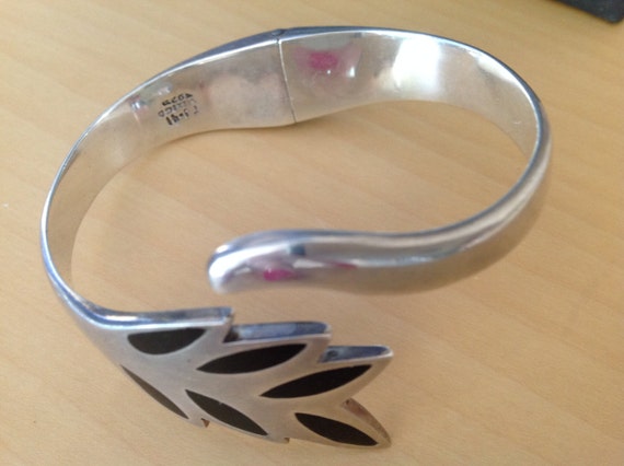 Sterling Silver Hinged Bangle with Leaf Design - image 3
