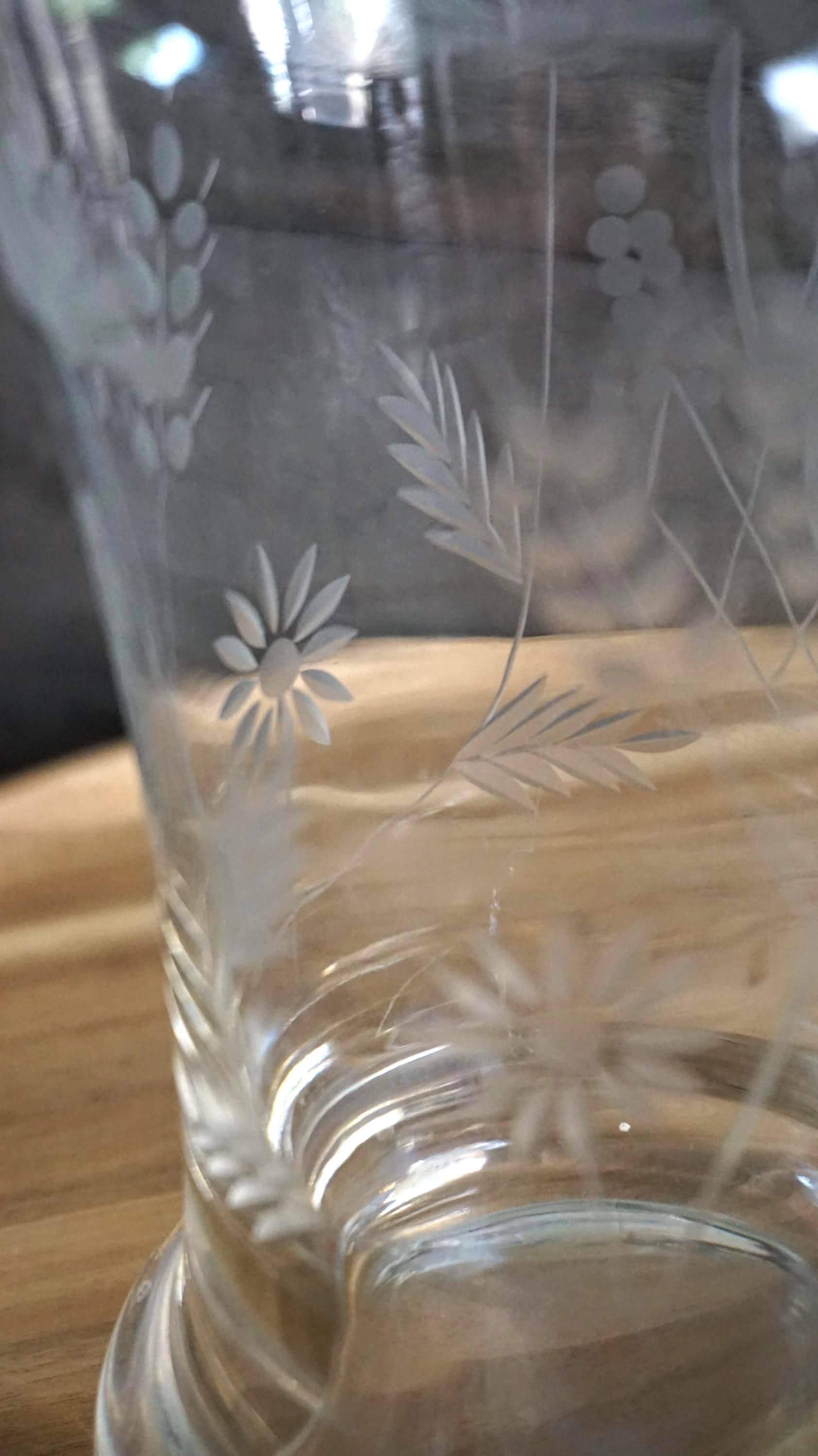 すりガラスの花模様が施されたガラス製デカンタ - Etsy 日本