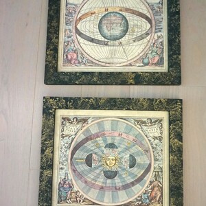 Par de mapas celestes enmarcados de Andreas Cellarius