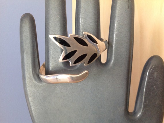 Sterling Silver Hinged Bangle with Leaf Design - image 5