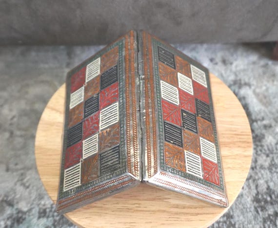 Metal Cigarette Case with Leaf Pattern - image 5