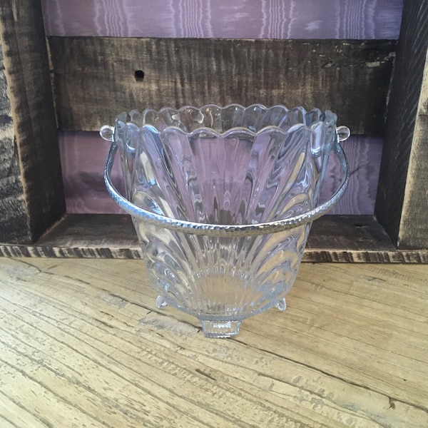 Clear Glass Clam Shell Design Ice Bucket